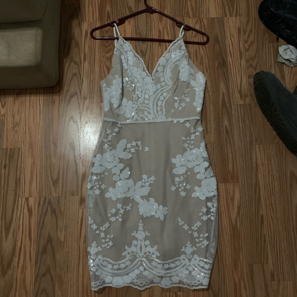 Adorable white sequin dress!